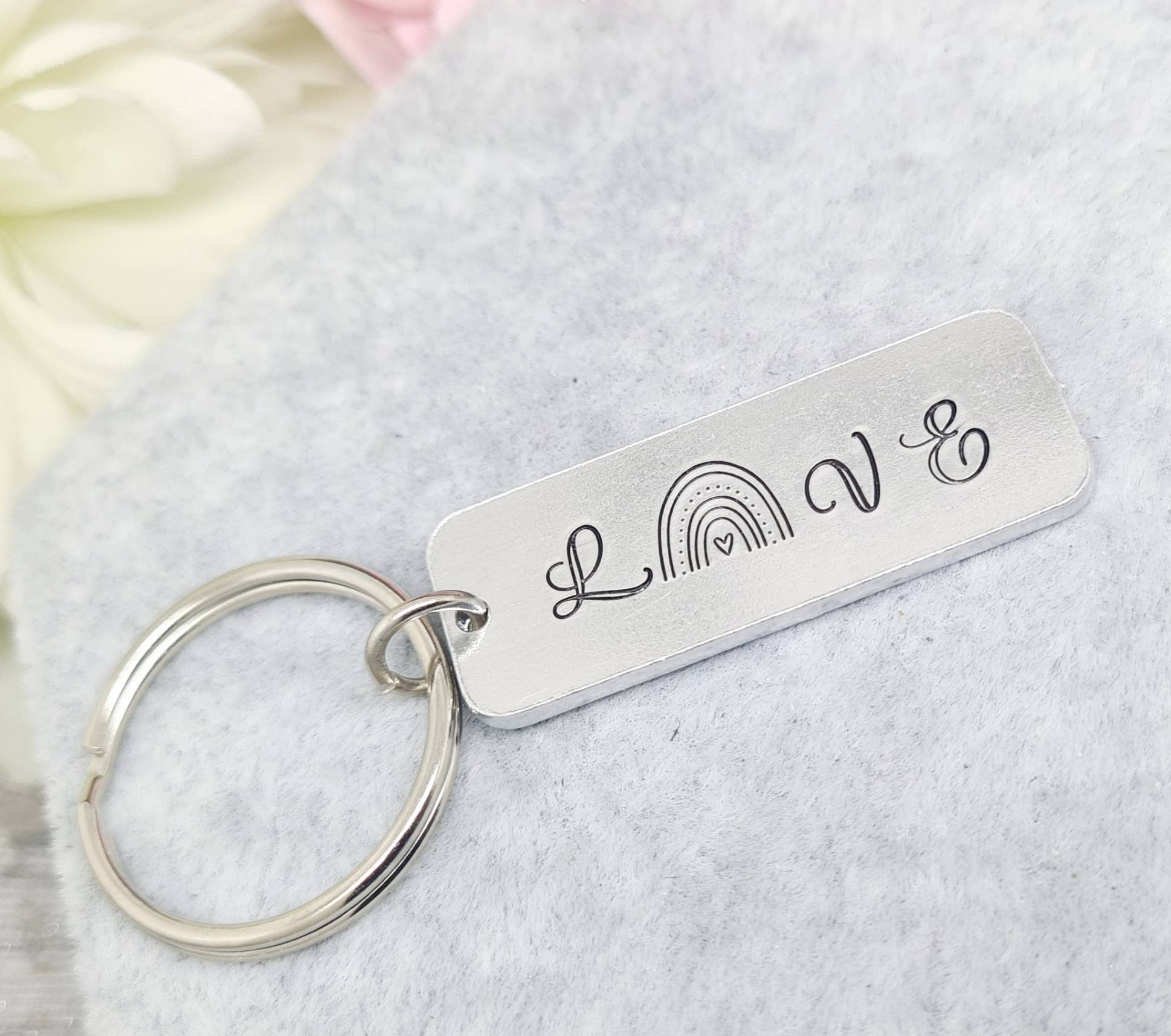 The Trinket Box – wholesale Keychain – Women's – LOVE Rainbow Keyring0