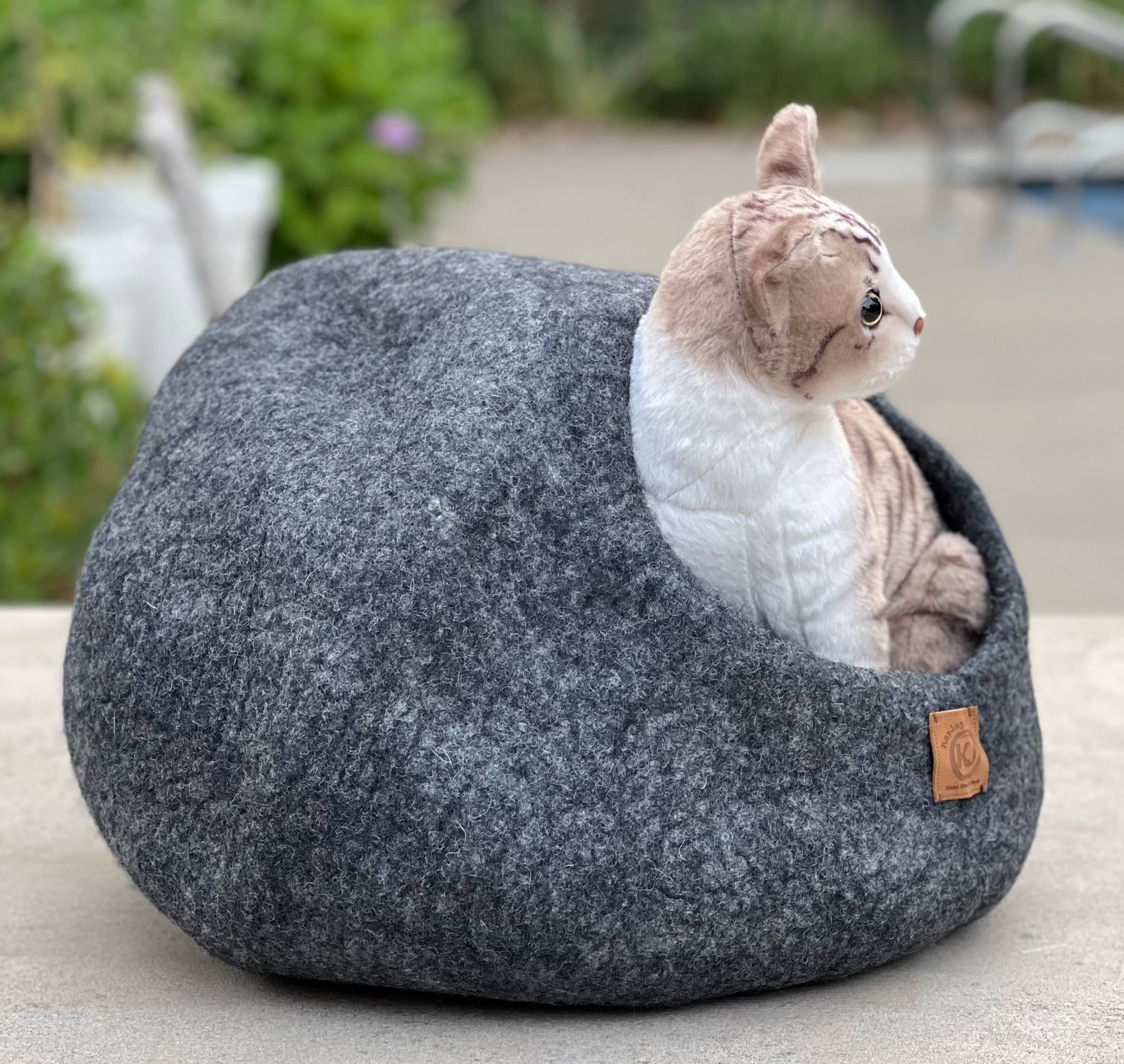 Lungta Imports - Wholesale Pet Cave - Cat/Dog - Hand Made Felt Wool Cat Cave / Cat Bed / Warm Cat House (Cop27