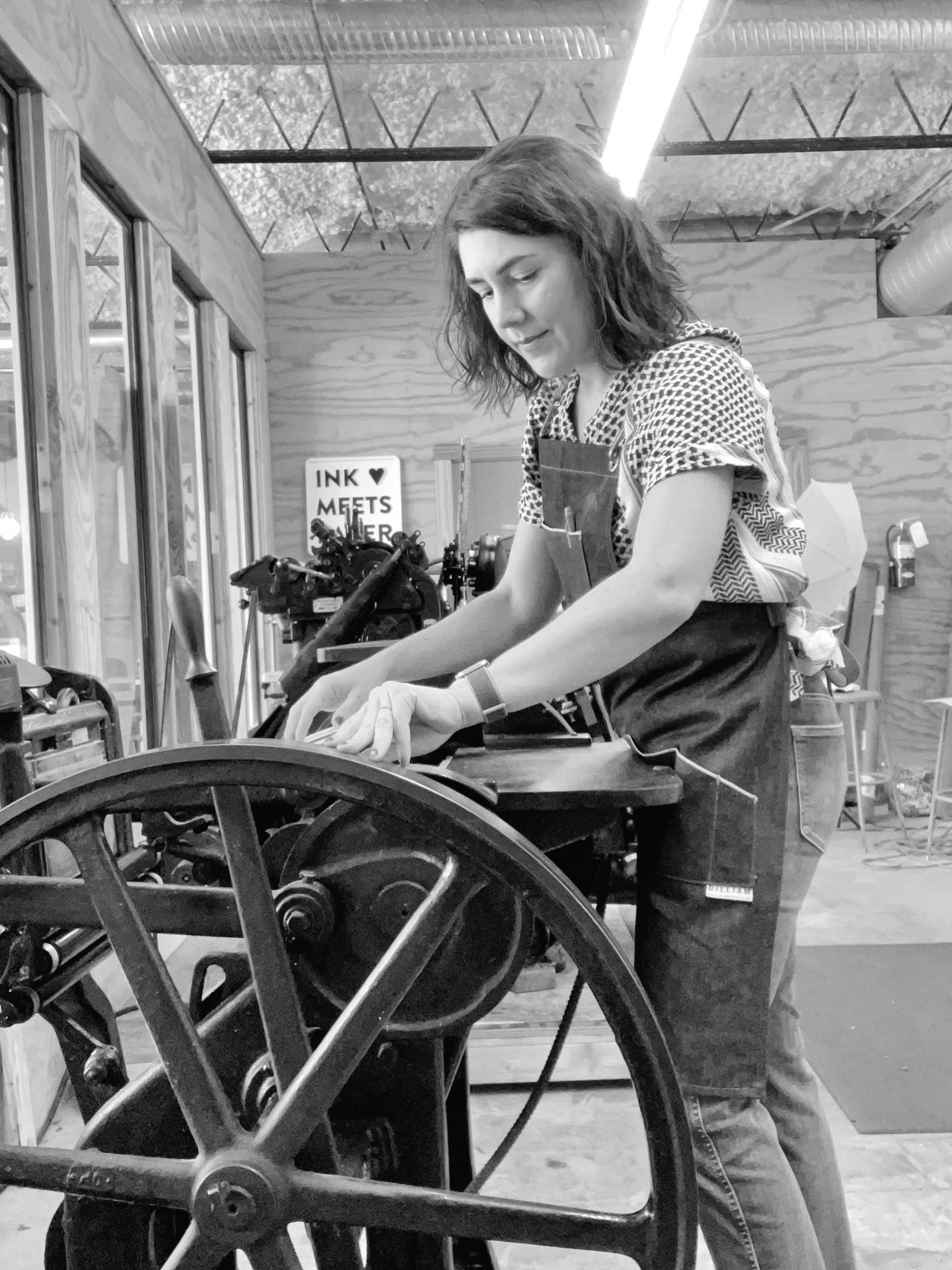 INK MEETS PAPER - Wholesale Stationery/Notecard Set - Waves - social stationery (Boxed Set of Eight Flat)4