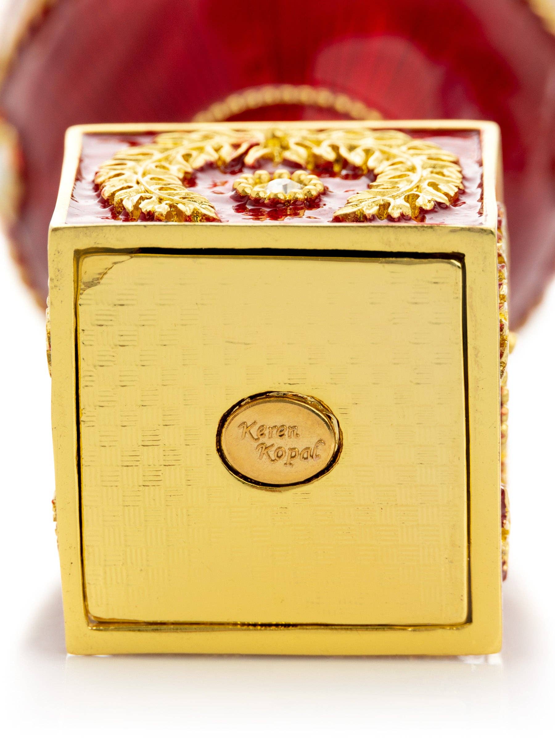 Keren Kopal – wholesale Prydnadslåda – Rött Fabergé-ägg med guldfärgad häst8