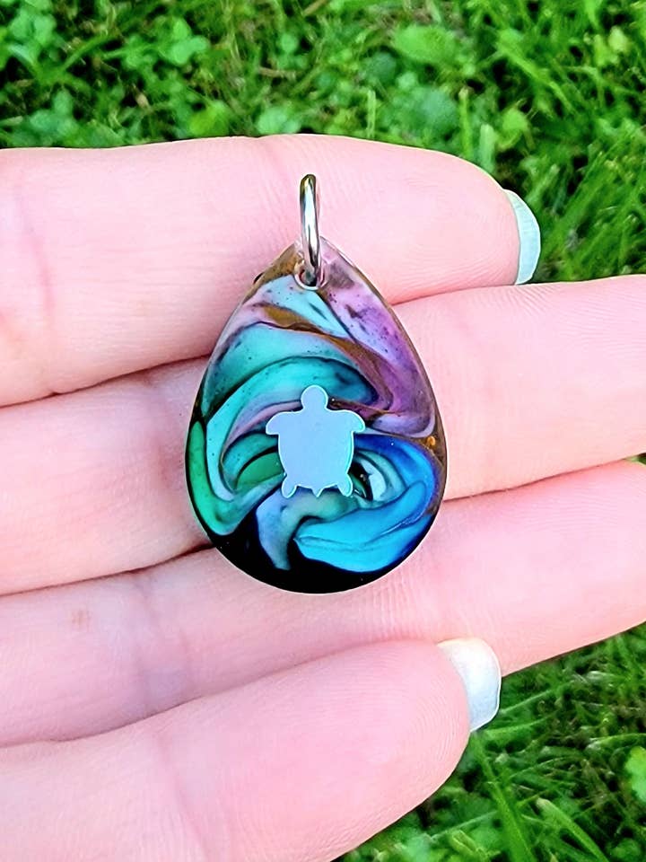 Collier Summer Vibz Sea Turtle pour la vente par Shark Bitten