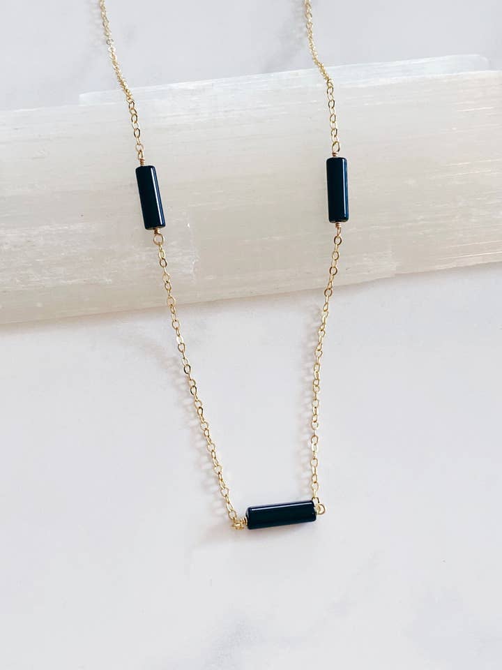 Sort onyx tredobbelt bar halskæde for engroshandel hos Bonnie Boardman Jewelry