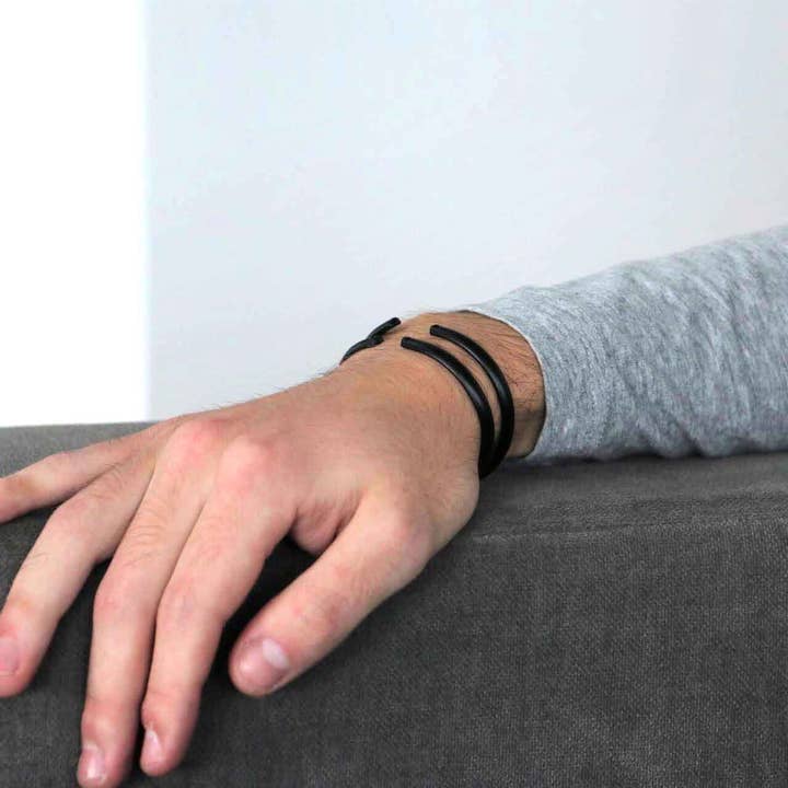 Être - Bracelets & Accessories - Wholesale Cuff Bracelet - Men's Bracelet | Afurada - notte1