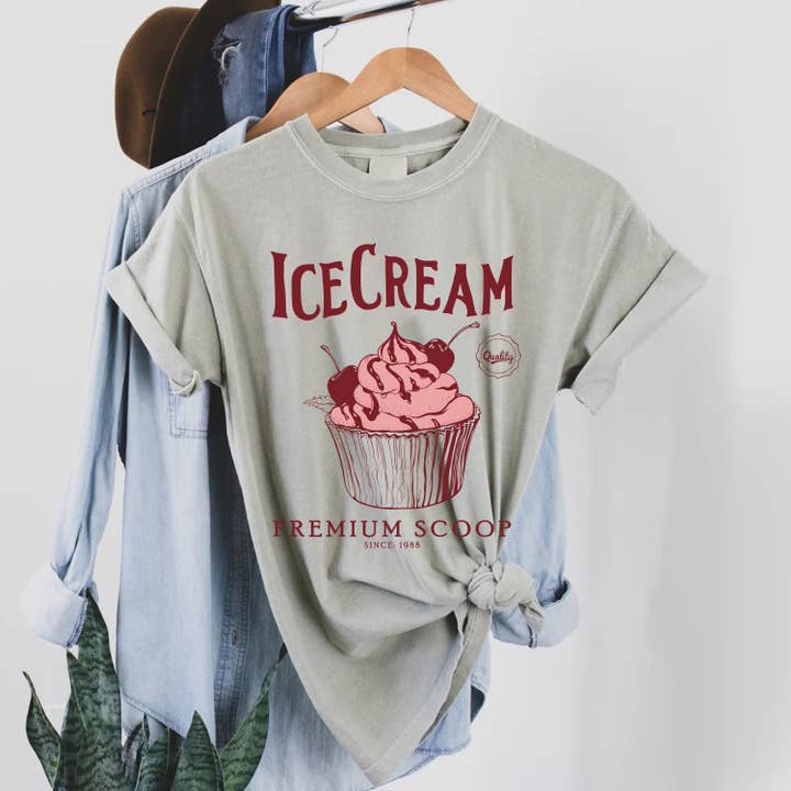 T-shirt Confortável Feminina Gráfica de Cupcake de Gelado por atacado de STARCHIS