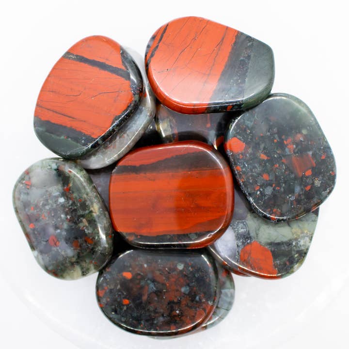 Bloodstone Smooth, groß, 1 kg für den Großhandel von Quasar Gems USA