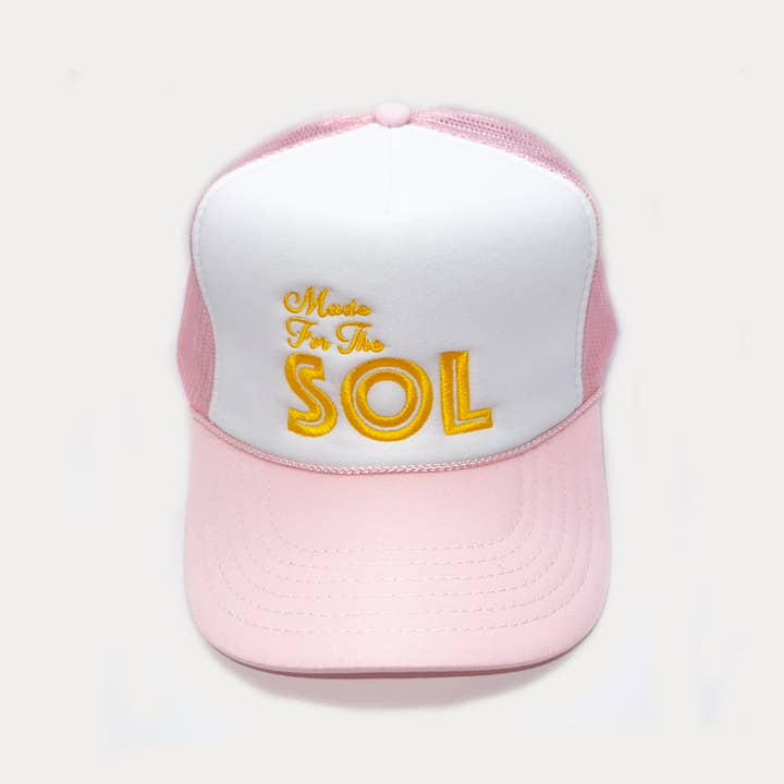 Fabriqué pour le SOL - CHAPEAU BRODÉ COULEUR OR pour la vente par Moliko LLC.