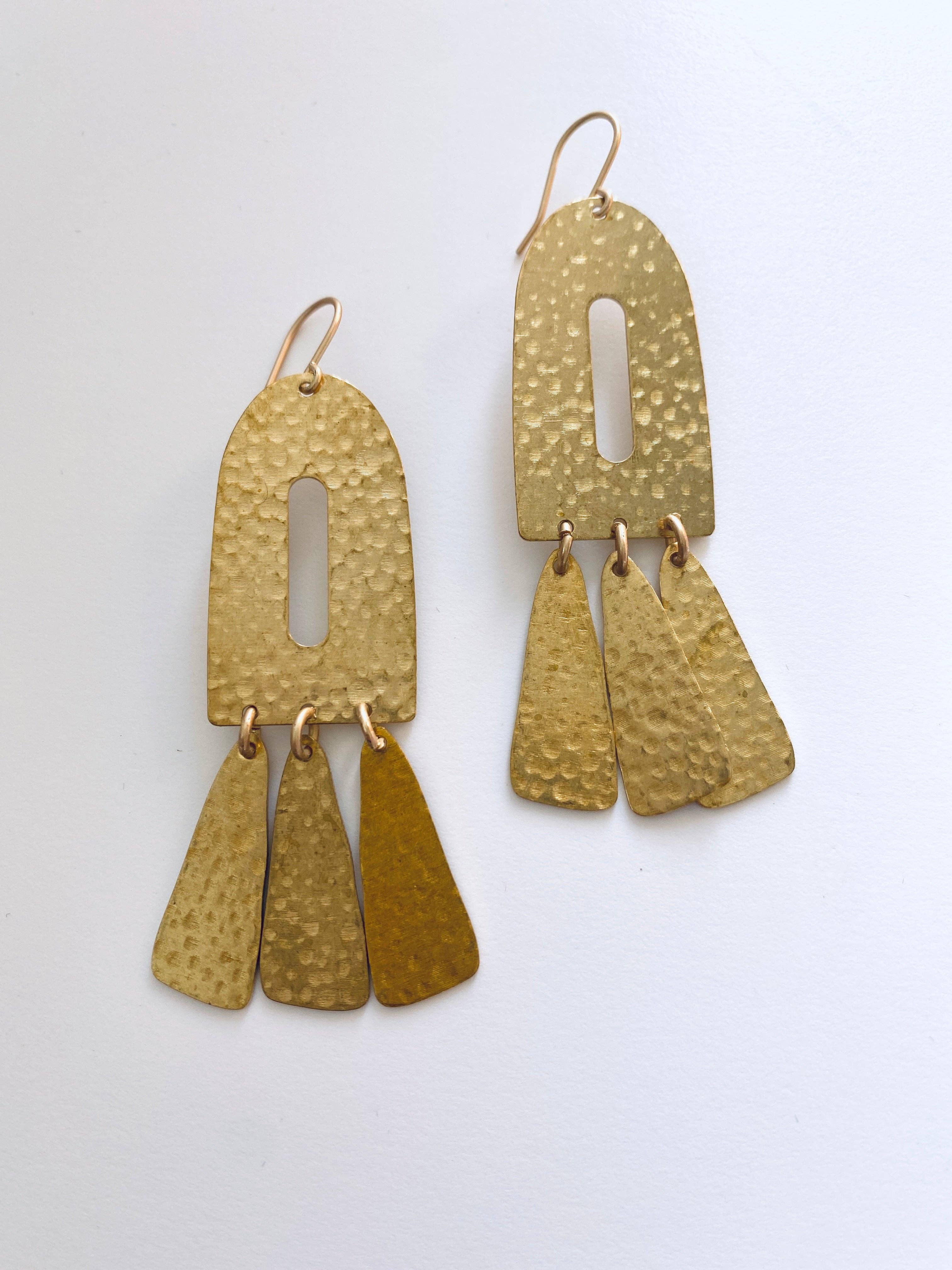 Moxie Collective (formerly Atonement Design) – Großhandel Ohrhänger – Ohrringe mit gehämmerten Messingfransen2