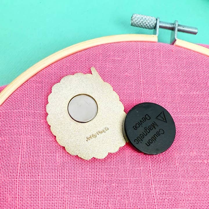 Jubly-Umph - Wholesale Lapel pin/button - I Make, Therefore I Am Needle Minder1