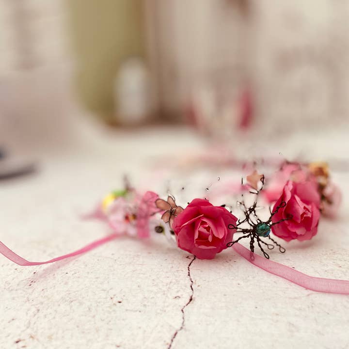 WREATH OF FLOWERS IN WIRE HANDMADE IN FRANCE for wholesale by De Beaux Souvenirs