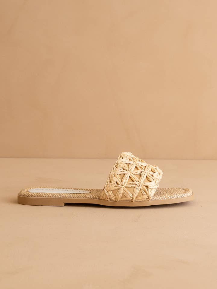 La Natasha | Sandale en raphia naturel avec panier tissé pour la vente par OASIS SOCIETY