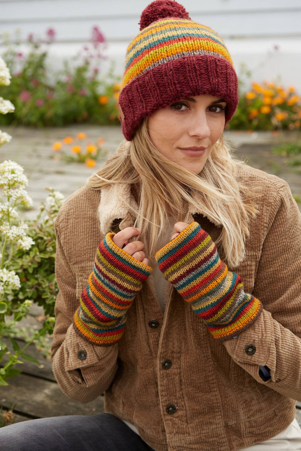 Une couleur Bonnet Grassington Bobble en vente sur Faire2
