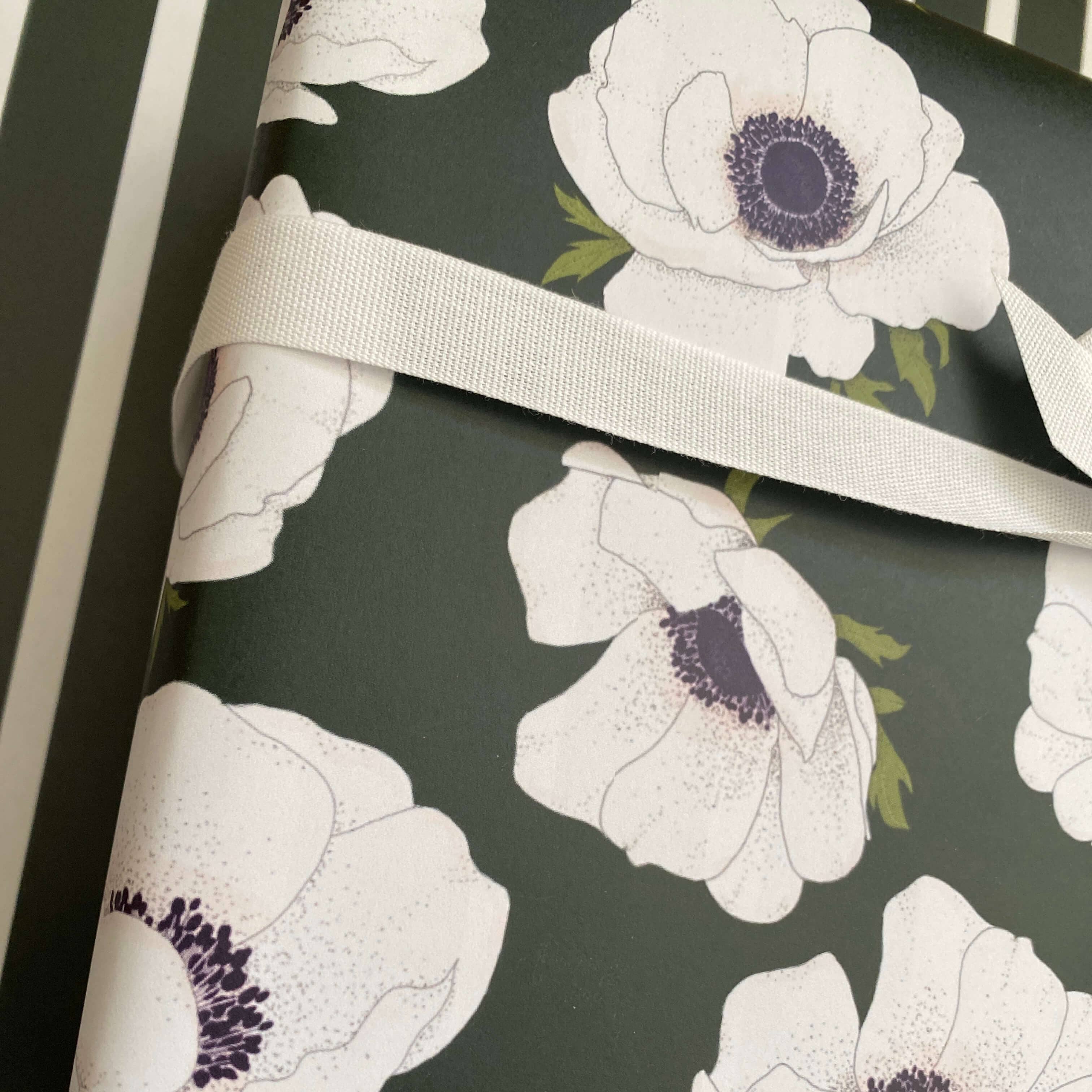 Ballard & Prescott - Wholesale Flat Wrap - White Anemone Wrapping Paper1