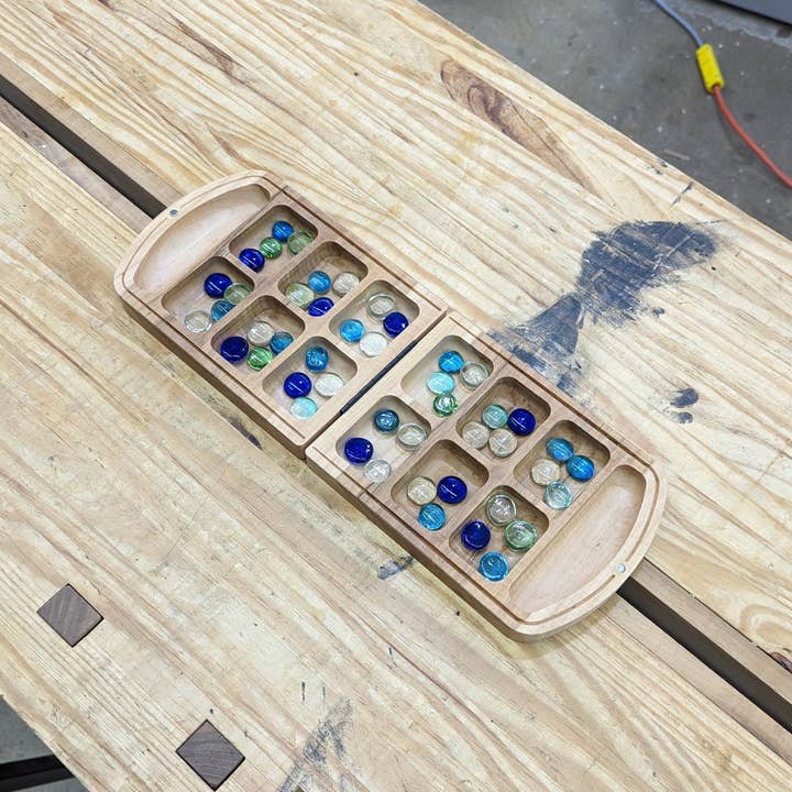 Planche de voyage Mancala pliable, pierres incluses, personnalisable ! pour la vente par Arts and Craftsmanship