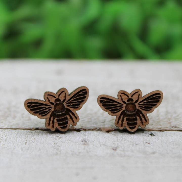 Honigbienen gravierte Holzstecker Ohrringe für den Großhandel von Hylidae Boutique