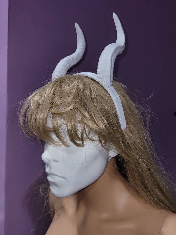 Corna del Druido per la vendita all'ingrosso da parte di Goblin Market Studio