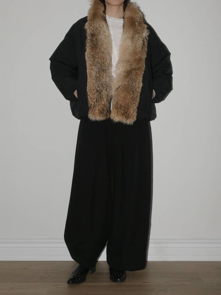 Coyote Trim Goose Down Parka for engroshandel hos Blanc.Noize