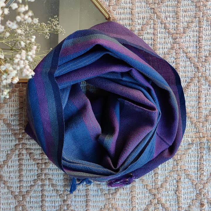 Merinowollen sjaal met paarse strepen voor wholesale door Siyana London