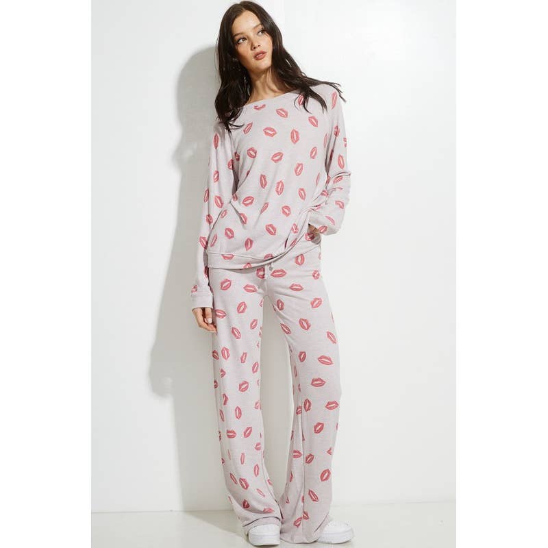 MintChoco - Wholesale Lounge Set - Women's - Lip all over print brushd soft lounge wear sets7