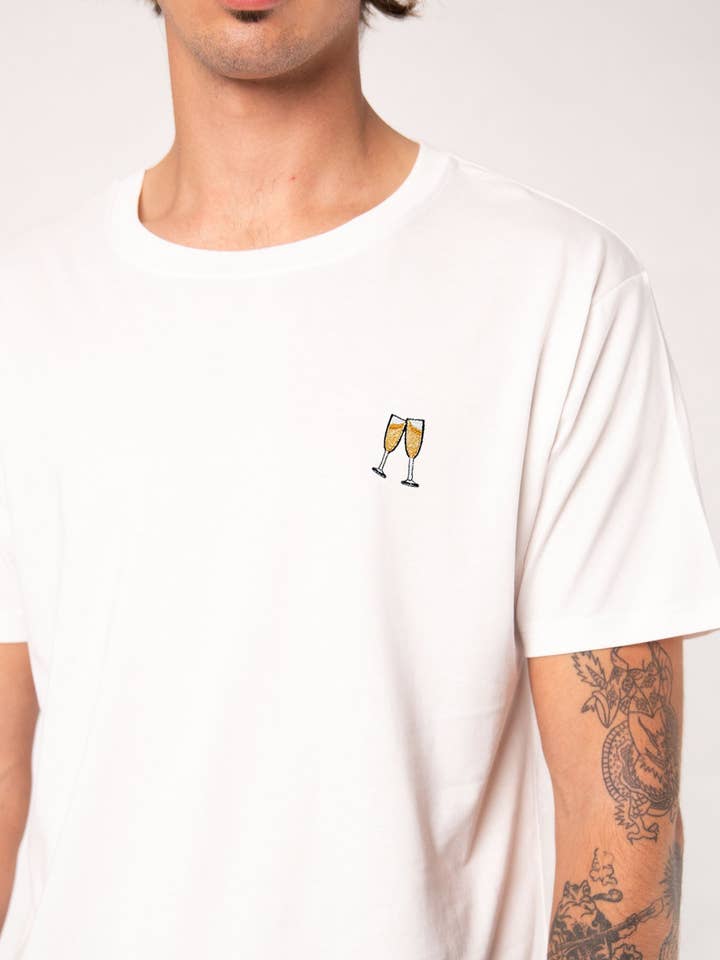 Mousserende wijn | Geborduurd T-shirt van biologisch katoen voor heren voor wholesale door Fashion Drinks