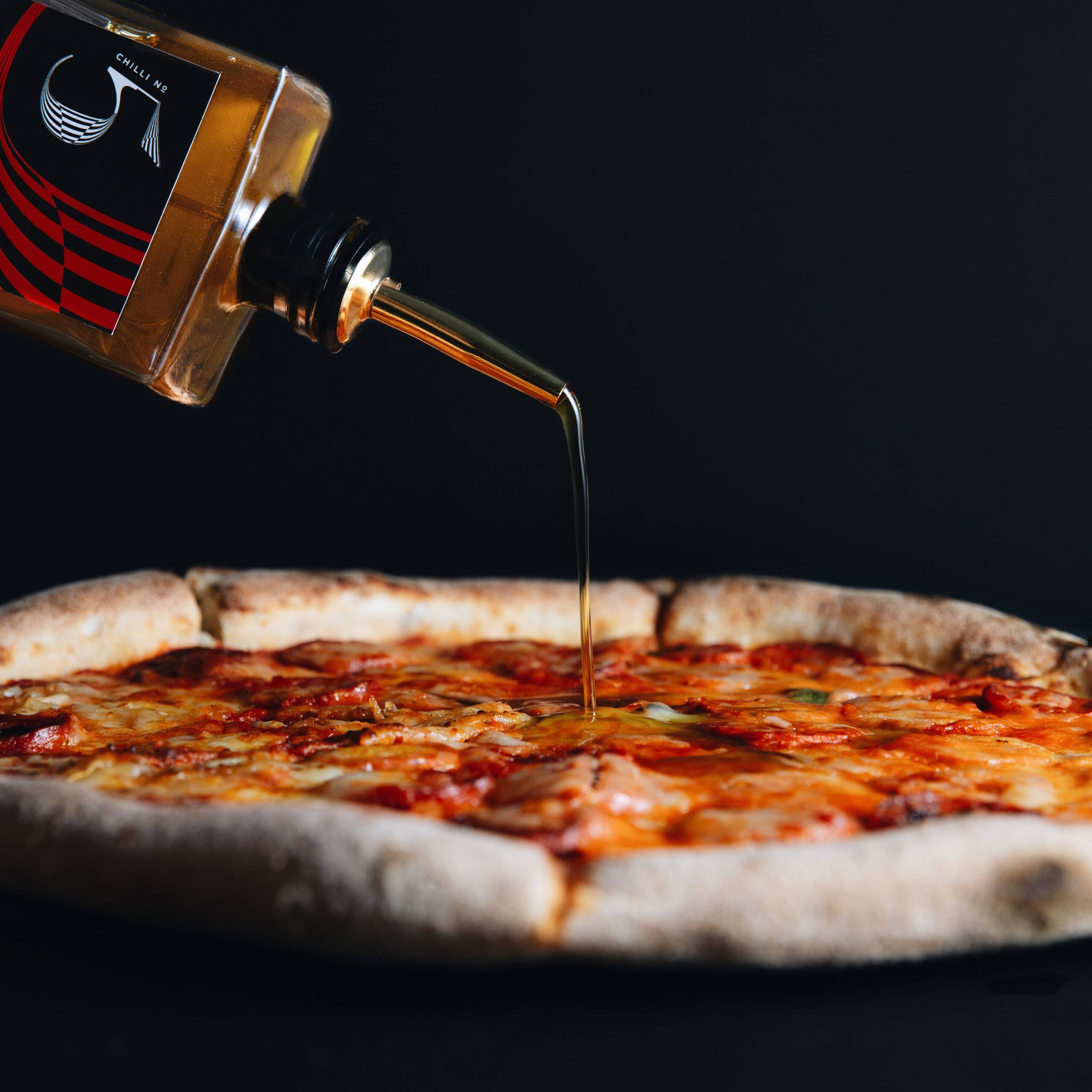 Chilli No. 5 – Engroshandel Olivenolie – Pizza Pizzazz - 200ML chili olie flaske gave - Hot Pizza Oil7