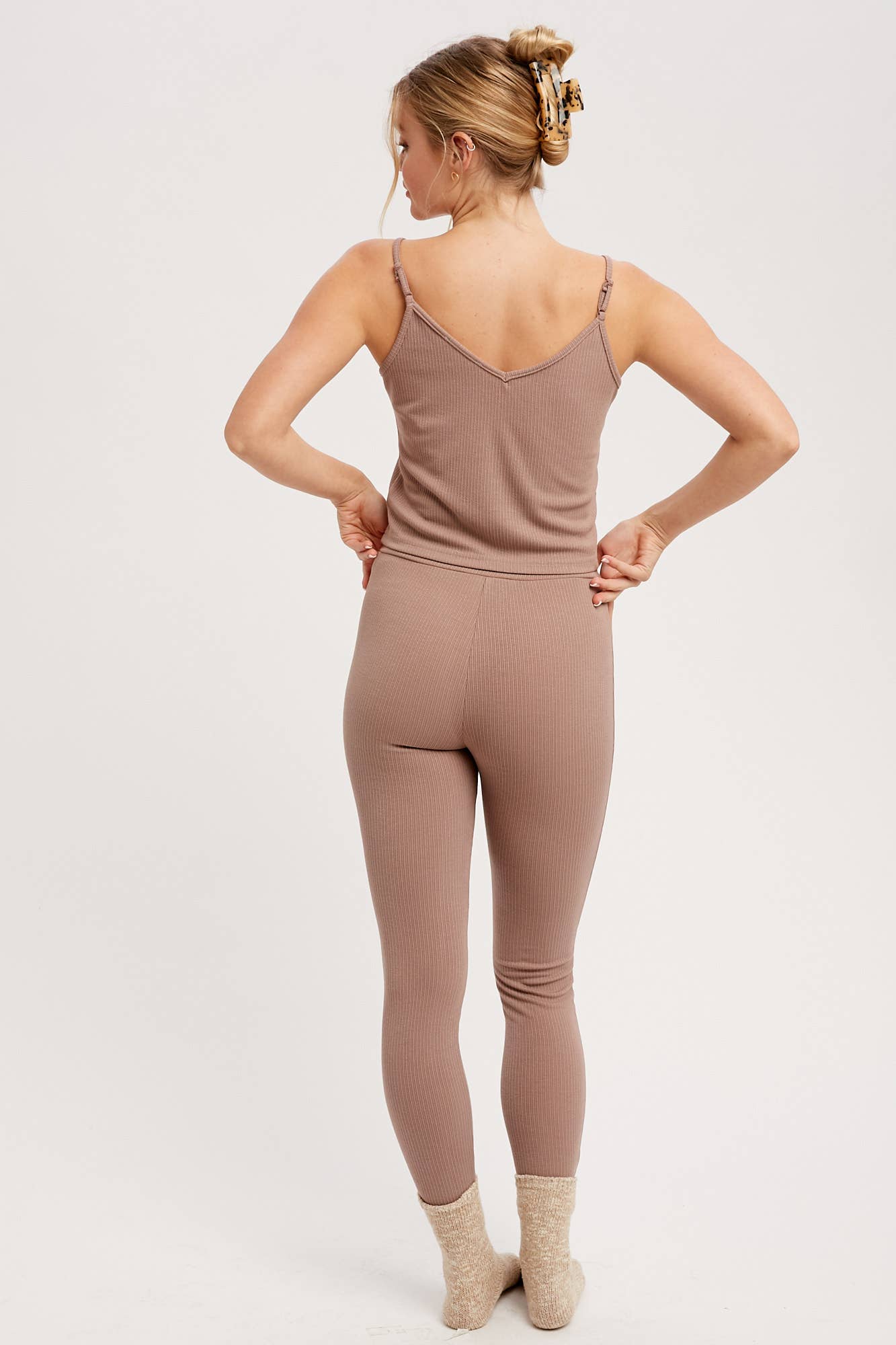 Listicle – Großhandel Loungewear-Set – Damen – Geripptes Strick-Cami & Leggings-Lounge-Set37