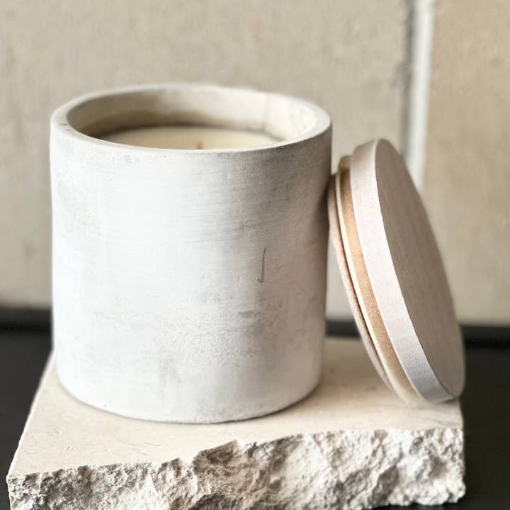 Candela di soia al basilico e mandarino in vaso di cemento (Copia) per la vendita all'ingrosso da parte di Sonder and Soul