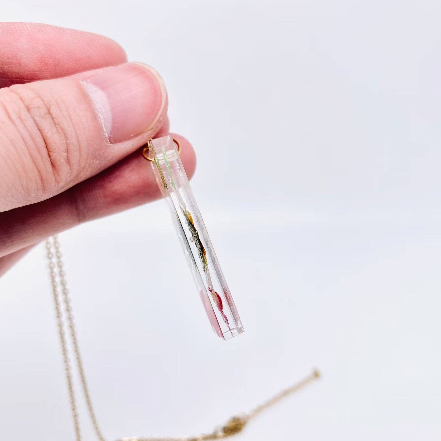 Mio Queena – wholesale Pendant/charm necklace – Daisy & Daffodil Dried Flowers Cuboid Pendant Necklace - PDF2