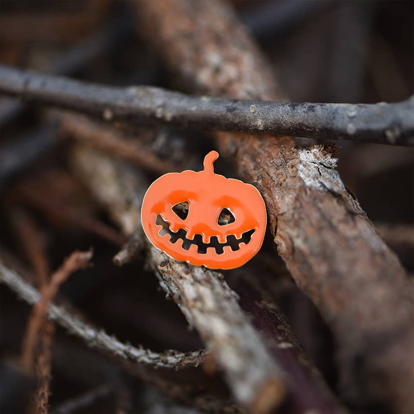 Titlee - Venta al por mayor Broches - Pin de esmalte DOROTHY calabaza de Halloween1
