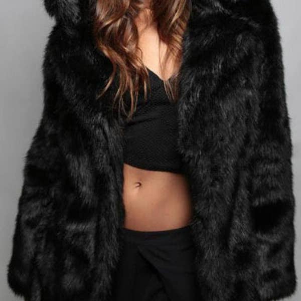 Manteaux à capuche en fausse fourrure et manches longues pour la vente par Sheer Trend