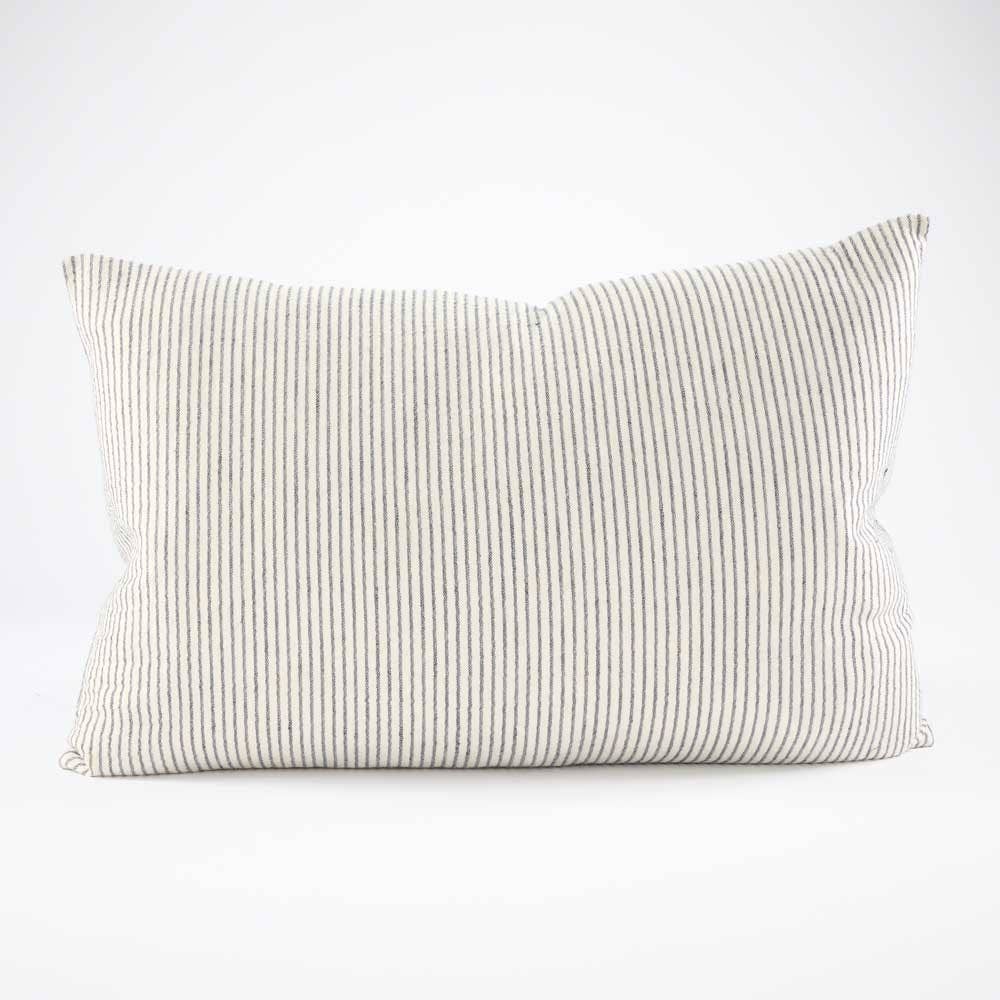 Eadie Lifestyle - Vente Housse de coussin - Housse de coussin Marina - Blanc cassé avec fines rayures1
