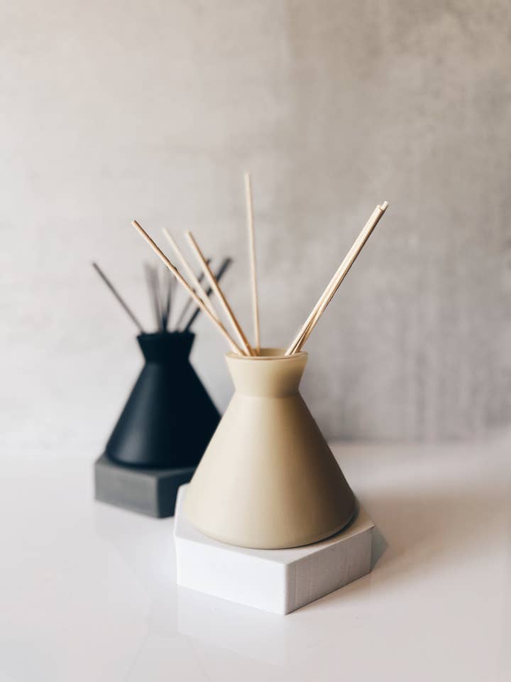 en mer | modern reed diffuser vessel for wholesale by en mer, co