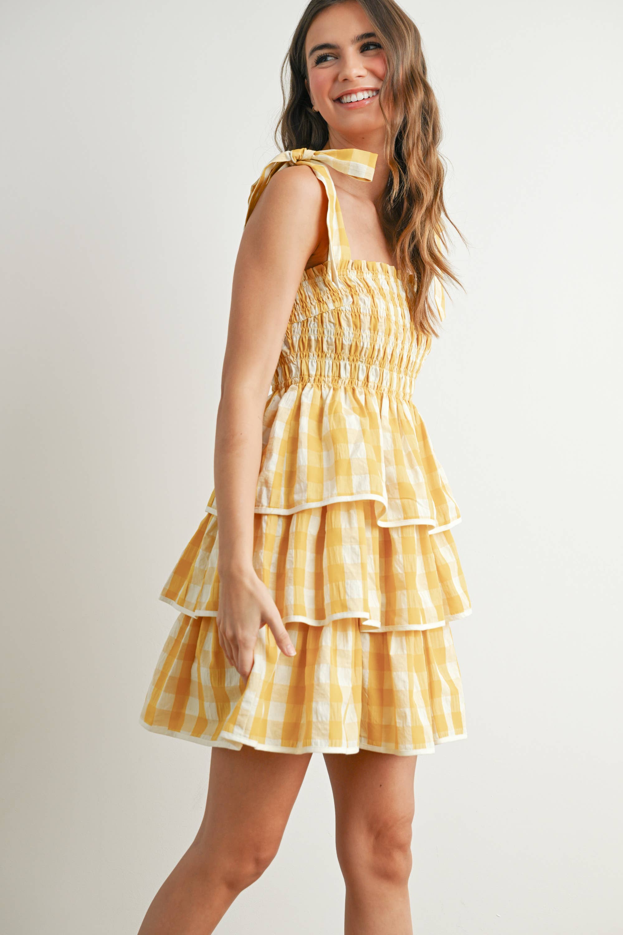 BUTTERMELON – wholesale Klänning - Dam – Klänning med knytband och volanger - BMD771417