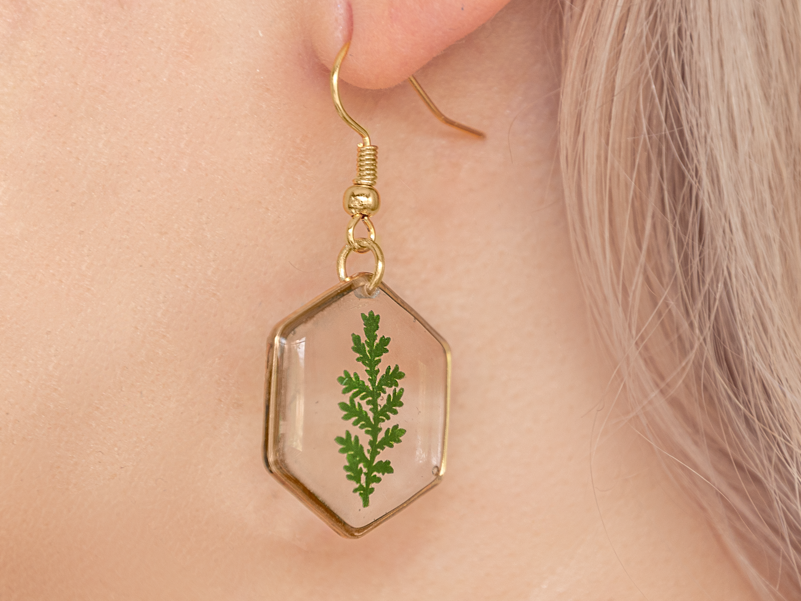 Allie and Posie – wholesale Dangle earrings – Mia hexagon dangle earrings with real dried fern in resin25