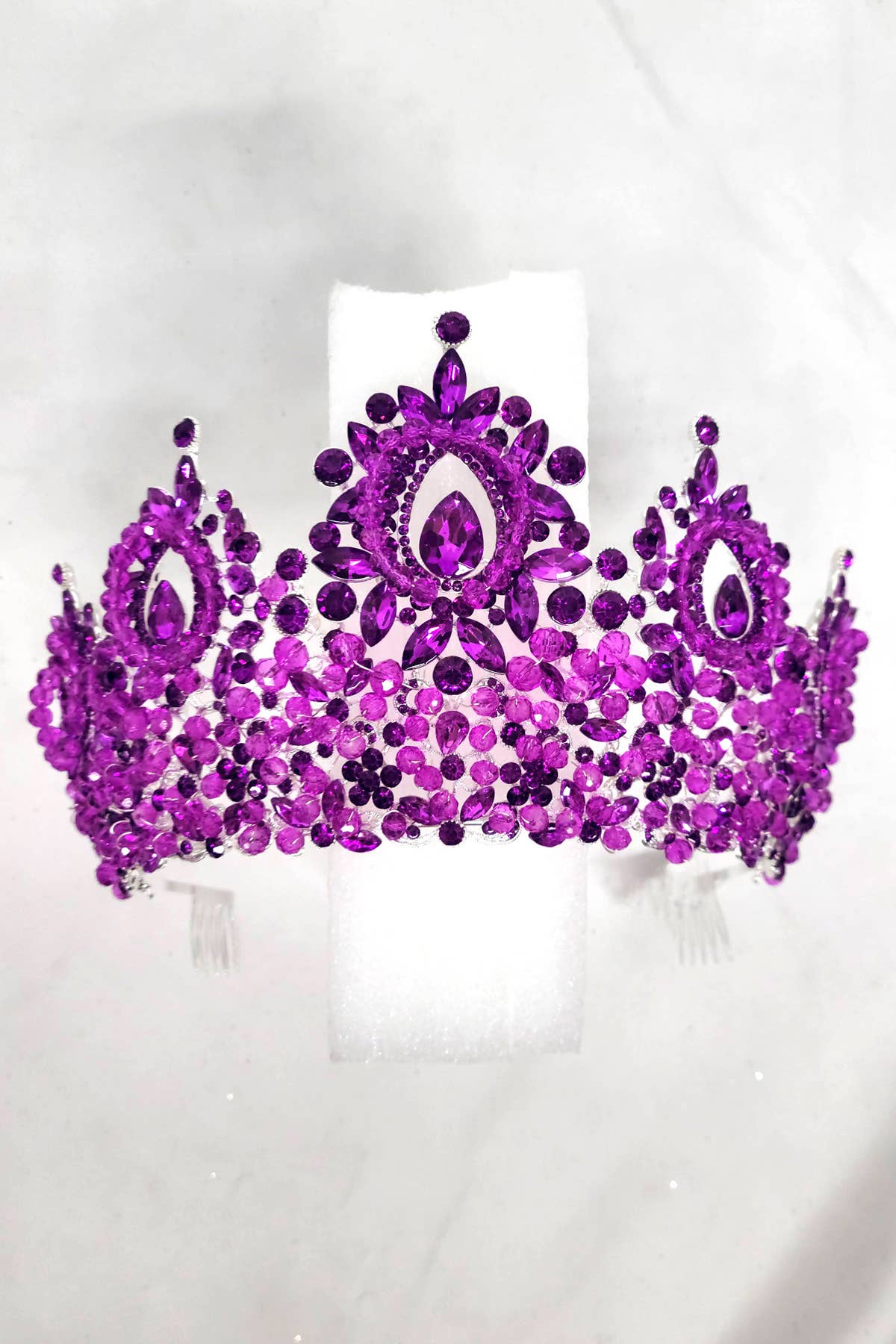 Chicas - Wholesale Tiara - Women's - Metal tiara with crystal balls and jewel rhinestones HT9629