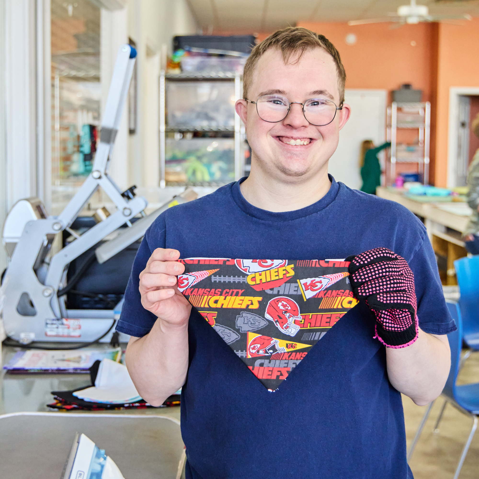 PawsAbilities - Wholesale Pet Bandana - Dog - Black Kansas City Chiefs Hometown Dog Bandana2