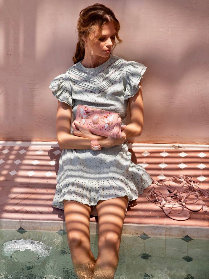 Portefeuille Monterey Hummingbird rose pour la vente par Jodi Lee