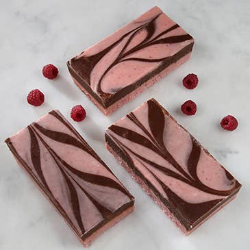 Fudge tourbillonnant aux framboises et au chocolat pour la vente par Cape Cod Provisions