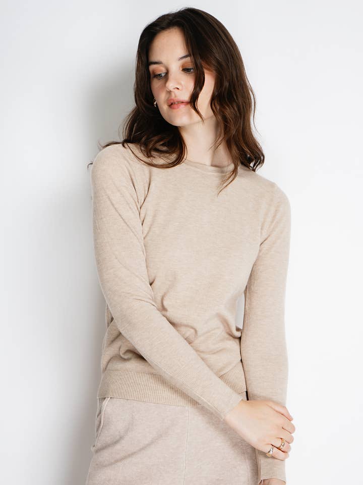 NOELINE - Wholesale Knit Sweater - Women's - Round neck fine knit sweater 2520410