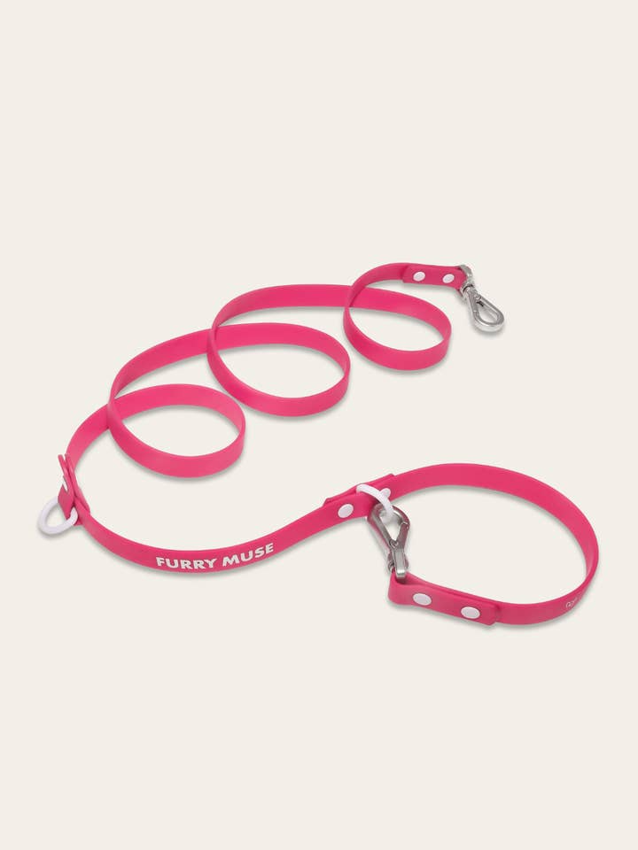 Wander ! Laisse Multiway Imperméable Pétunia pour la vente par FURRY MUSE