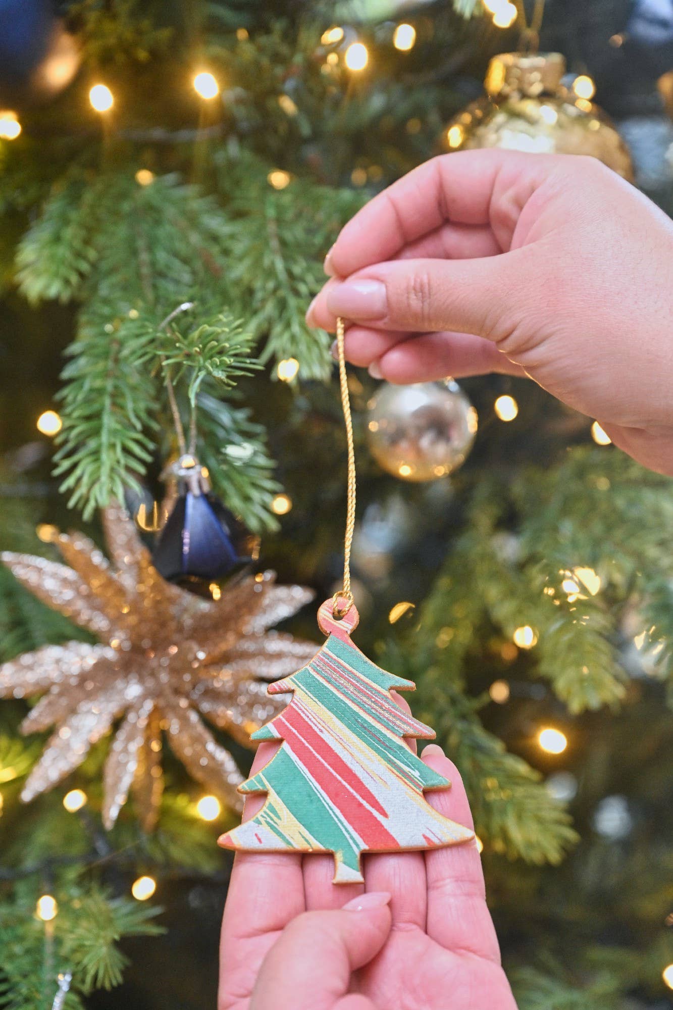 Paper Mirchi – wholesale Season’s Greetings card – Keepsake Marble Ornament Greeting Card - Tree Festive Mix2