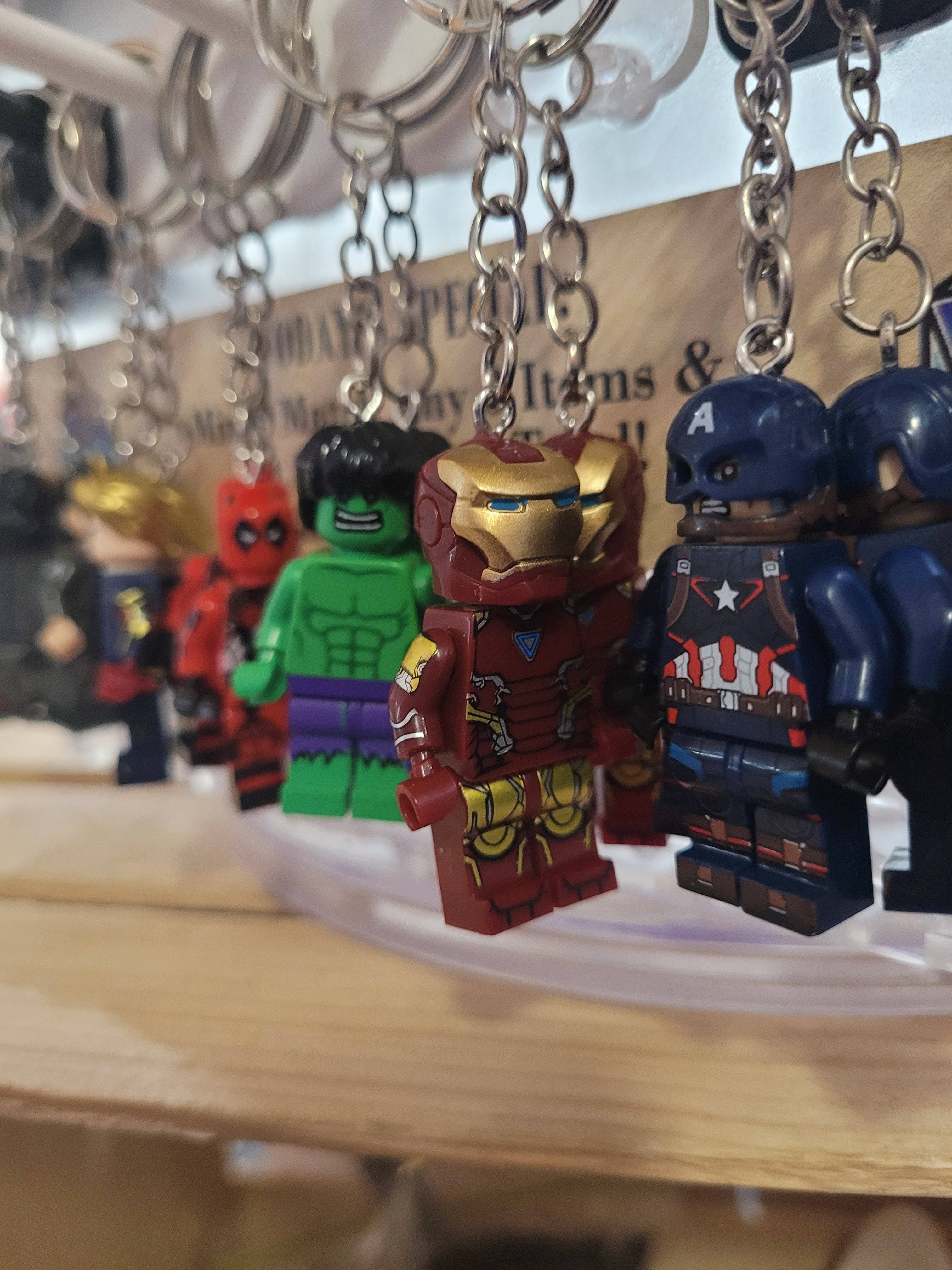 Con-Quest Crafts - Wholesale Keychain - Unisex - Super Hero & Super Villain Comic Minifigure Keychains16