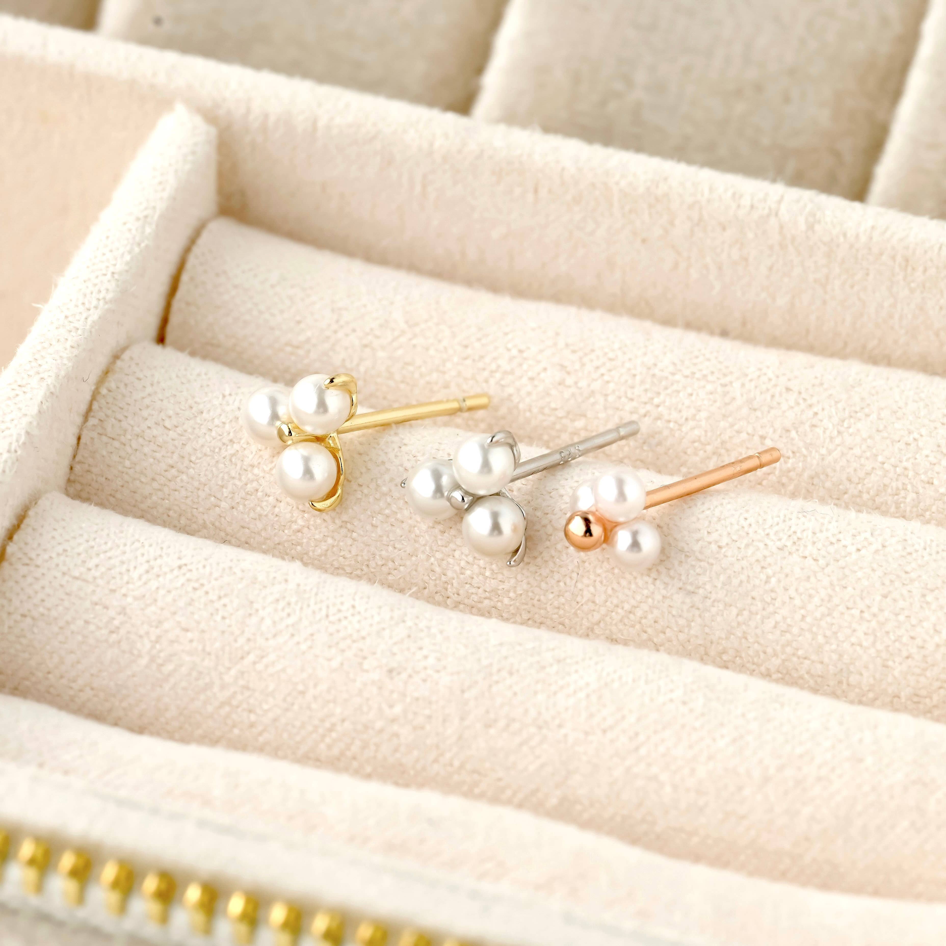 Blueyejewelry – wholesale Stud/post earrings – Pearl Cluster Studs - Sterling Silver Pearl Clover Earrings5