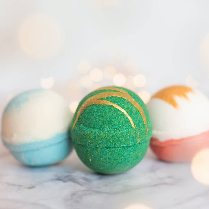 Cait + Co - Wholesale Bath Bomb/Fizz - Christmas - Holly Jolly! Bath Bomb4