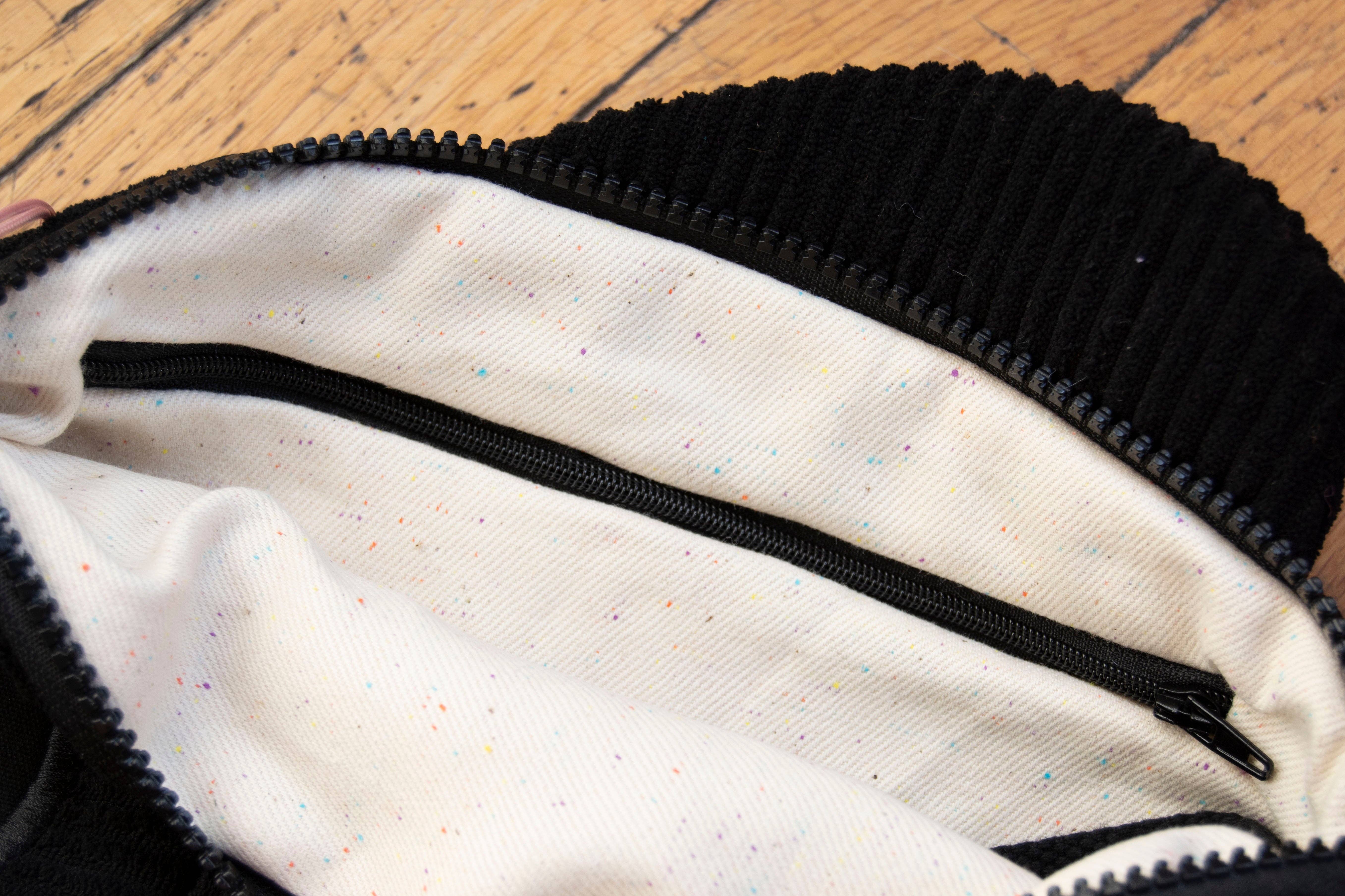 Curlworks - Wholesale Crossbody bag – Unisex - The Fish Bag - Goth5