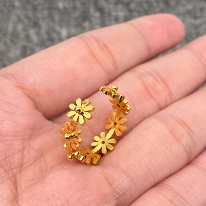 Mio Queena - Wholesale Multi-Stone Ring - FGS - 18K Gold Plated SS Daisy Flower Adjustable Ring2