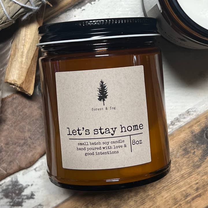Candela di soia da 8 once versata a mano per piccoli lotti: Lets Stay Home per la vendita all'ingrosso da parte di forest & fog