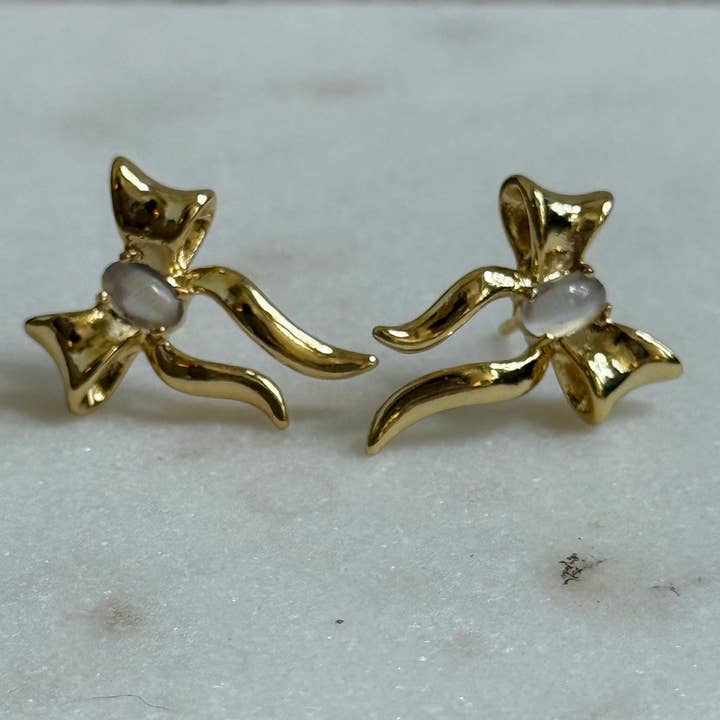 Clous d'oreilles Arc au clair de lune pour la vente par Little Bird Charleston, LLC