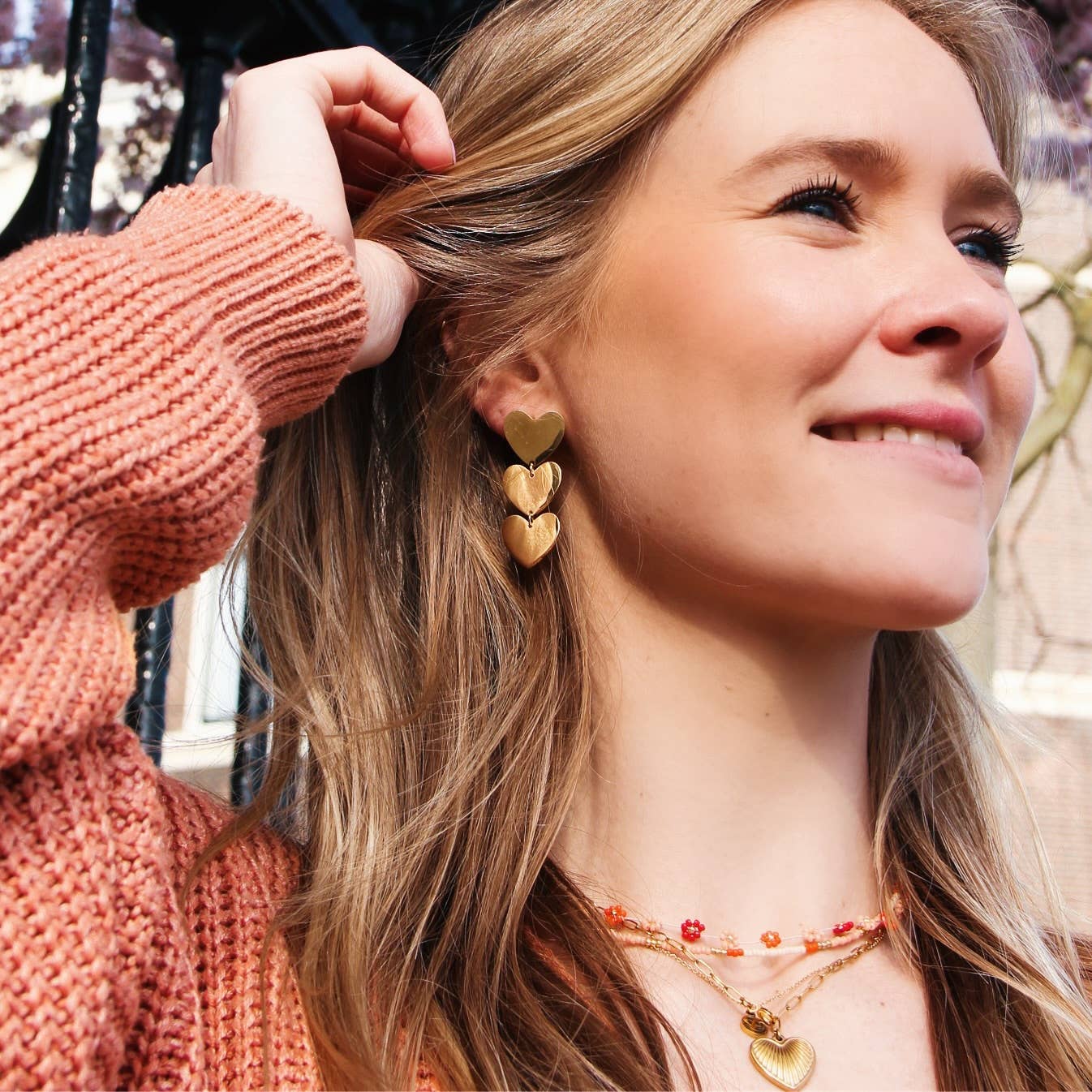 Bazou - Wholesale Dangle Earrings - Statement earring 3 hearts – gold3