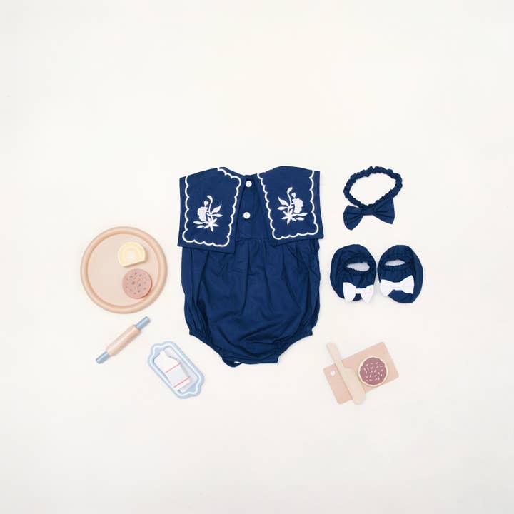 CindyxHanna – wholesale Klädesset - Baby – Nyfödd set med broderad babybody, tossor och hårband6