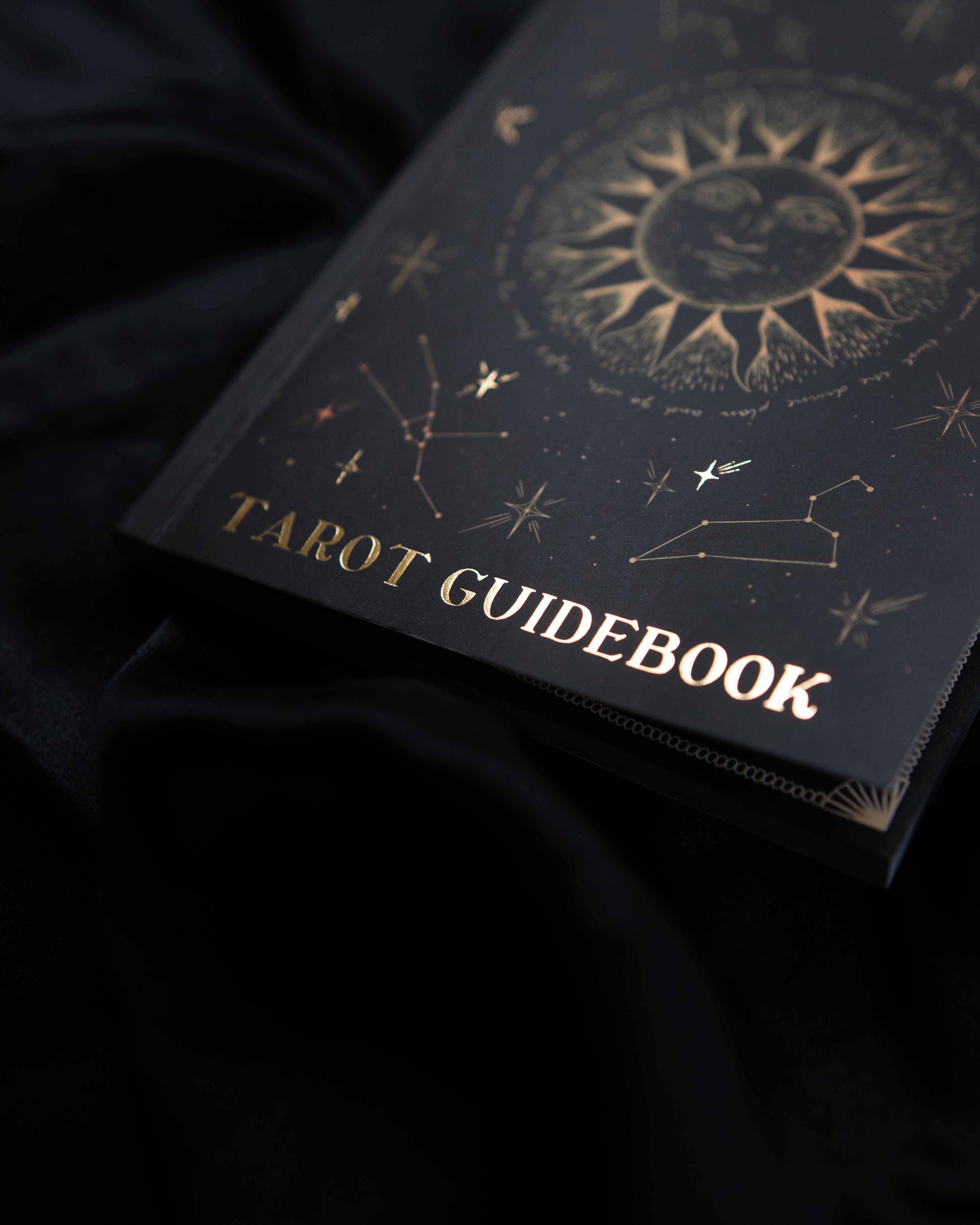 DreamyMoons - Wholesale Tarot Cards - Dreamy Moons Tarot with Gold Foil Detailing11